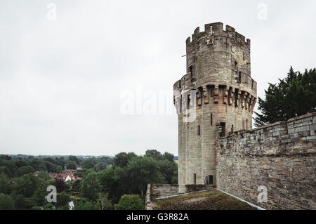 Warwick Castle. Es ist eine mittelalterliche Burg im 11. Jahrhundert von Wilhelm dem Eroberer und eine der touristischen Hauptattraktionen in Großbritannien gebaut. Stockfoto