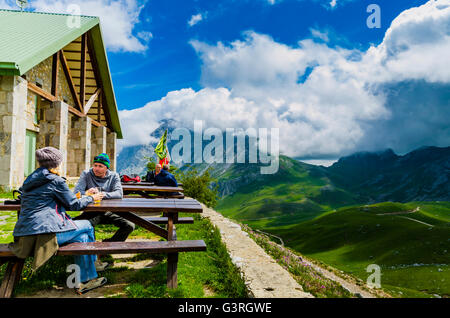 Refugium Hotel Áliva. PR-PNPE 24 - Route Aliva Häfen. Picos de Europa, Kantabrien, Spanien, Europa Stockfoto