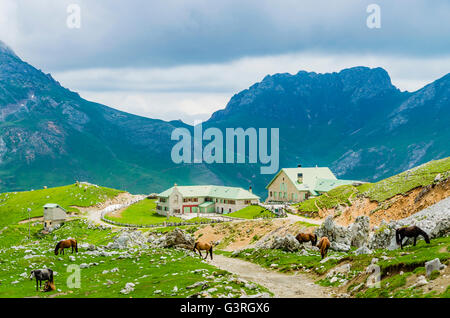 Refugium Hotel Áliva. PR-PNPE 24 - Route Aliva Häfen. Picos de Europa, Kantabrien, Spanien, Europa Stockfoto