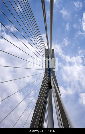 Architektonisches Detail die Kabelbrücke zwischen Rio und Antirrio, Griechenland Stockfoto