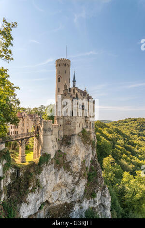 Schloss Lichtenstein mit Eingangstor und Zugbrücke Stockfoto