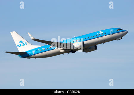 KLM Royal Dutch Airlines Boeing 737 Abflug vom Flughafen Schiphol Stockfoto