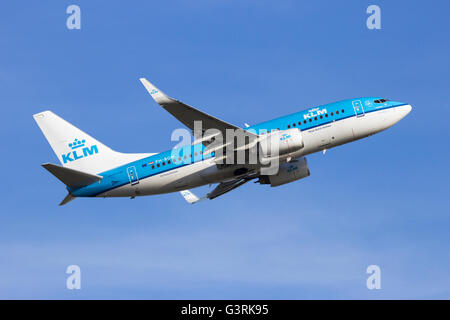 KLM Royal Dutch Airlines Boeing 737 Abflug vom Flughafen Schiphol Stockfoto