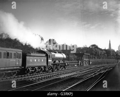 Ex-North British Railway Reid Motor Atlantik 4-4-2 Nr. 9904 "Hollyrood". Stockfoto