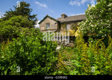 CUMBRIA, UK - 30. Mai 2016: Die wunderschönen Gärten der Hill Top - ein aus dem 17. Jahrhundert Haus Heimat einmal Kinder Autor Beatrix Pott Stockfoto