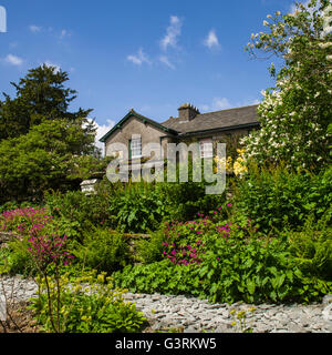 CUMBRIA, UK - 30. Mai 2016: Die wunderschönen Gärten der Hill Top - ein aus dem 17. Jahrhundert Haus Heimat einmal Kinder Autor Beatrix Pott Stockfoto