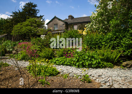 CUMBRIA, UK - 30. Mai 2016: Die wunderschönen Gärten der Hill Top - ein aus dem 17. Jahrhundert Haus Heimat einmal Kinder Autor Beatrix Pott Stockfoto