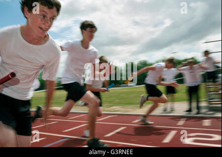 Relais enden um ein Schulsporttag. England. UK Stockfoto