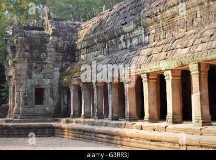 Alten buddhistischen Ta Prohm Tempel Stein Kolonnade - Kambodscha Stockfoto