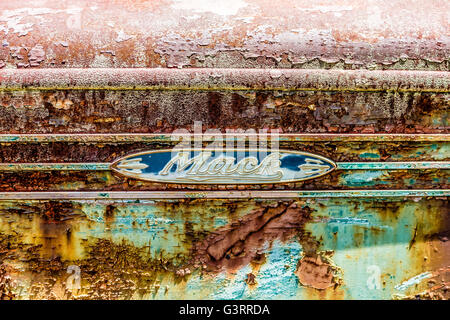 ALLENTOWN, PENNSYLVANIA - 11. Mai 2015: Mack Trucks, Inc., ist ein amerikanischer LKW – Produktionsunternehmen und ein ehemaliger Hersteller Stockfoto