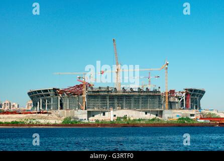 Russland, St. Petersburg. Die Neue zenit Fußballstadion im Bau 2014 auf krestovsky Insel Stockfoto