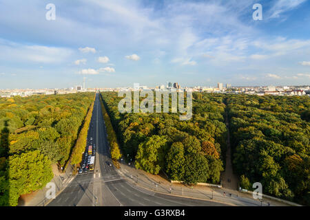 Blick von der Siegessäule zum Stadtzentrum, Tiergarten Park in den Farben des Herbstes, Deutschland, Berlin, Berlin Stockfoto