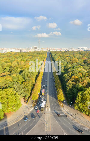Blick von der Siegessäule zum Stadtzentrum, Tiergarten Park in den Farben des Herbstes, Deutschland, Berlin, Berlin Stockfoto