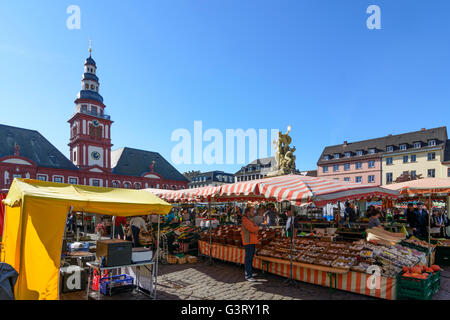 Marktplatz mit Rathaus und Kirche St. Sebastian mit Wochenmarkt, Mannheim, Kurpfalz, Baden-Württemberg, Deutschland Stockfoto