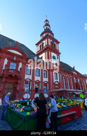 Marktplatz mit Rathaus und Kirche St. Sebastian mit Wochenmarkt, Mannheim, Kurpfalz, Baden-Württemberg, Deutschland Stockfoto