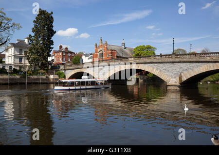 Fluss Avon und Brücke, Evesham, Worcestershire, England, Vereinigtes Königreich, Europa Stockfoto