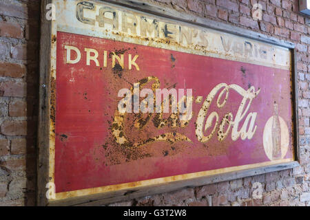 Vintage verwitterten Coca-Cola Schild, USA Stockfoto