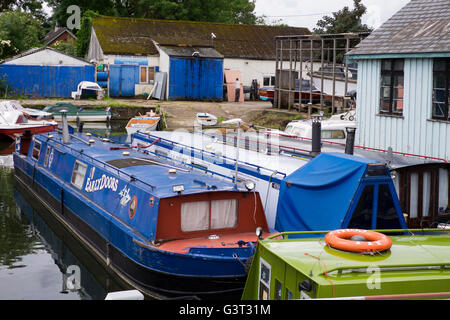 Narrowbooats in Runnymede in Surrey UK Stockfoto