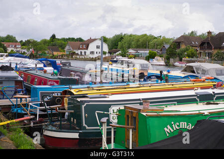 Narrowbooats in Runnymede in Surrey UK Stockfoto