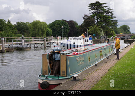 Narrowboats in Runnymede in Surrey UK Stockfoto