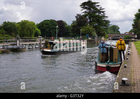 Narrowboats in Runnymede in Surrey UK Stockfoto