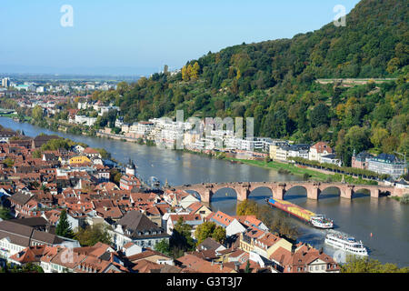 Alte Brücke (Karl - Theodor-Brücke) über den Neckar, Schiffe, Heidelberg, Kurpfalz, Baden-Württemberg, Deutschland Stockfoto