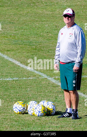 RIO DE JANEIRO, Brasilien - 14.06.2016: TRAINING FLUMINENSE - Tecnico Levir Culpi für Fluminense Training. (Foto: Marcelo Cortes / FotoArena) Stockfoto