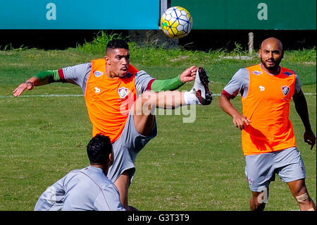 RIO DE JANEIRO, Brasilien - 14.06.2016: TRAINING FLUMINENSE - Richarlison und Jonathan für Fluminense Training. (Foto: Marcelo Cortes / FotoArena) Stockfoto