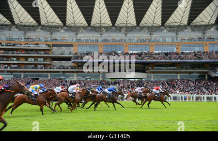 Ascot, Berkshire, UK. 14. Juni 2016. PROFITABEL und Adam Kirby (14) gewinnen die Könige stehen Stks in Royal Ascot Racecourse Kredit-14. Juni 2016: John Beasley/Alamy Live News Stockfoto