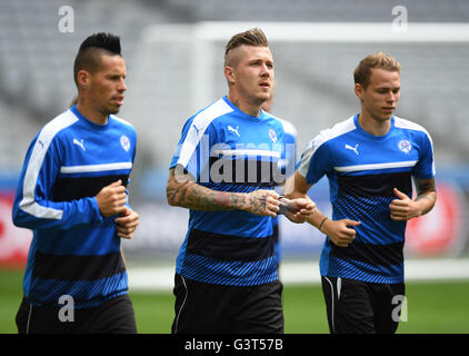 Lille, Frankreich. 14. Juni 2016. Marek Hamsik (L-R), Juraj Kucka und Ondrej Duda der Slowakei während einer Trainingseinheit im Pierre Mauroy Stadium in Lille, Frankreich, 14. Juni 2016. Slowakei wird Russland in der UEFA EURO 2016 Gruppe B vorläufige Vorrundenspiel in Lille am 15. Juni 2016 zu stellen. © Dpa/Alamy Live-Nachrichten Stockfoto