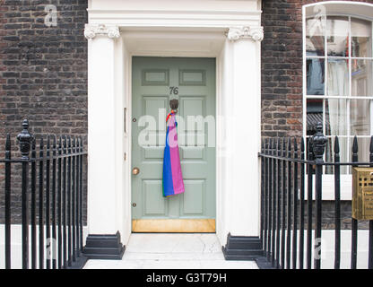 London UK. 14. Juni 2016 Stores zeigt Solidarität mit Orlando Opfer zu schießen. © Michael Tubi / Alamy Live Stockfoto