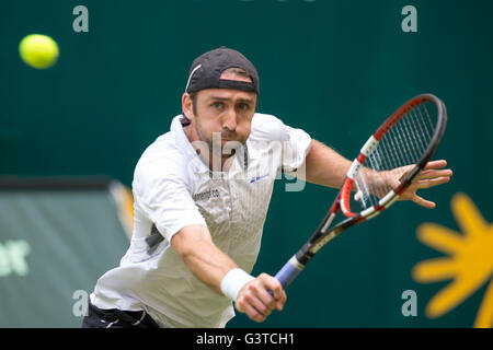 Halle, Deutschland. 15. Juni 2016.  Die 2 deutschen Alexander Zverev und Benjamin Becker spielen ihre 2. Vorrundenspiel 2016 Gerry-Weber-Open in Halle, Deutschland. Bildnachweis: Janine Lang/Alamy Live-Nachrichten Stockfoto