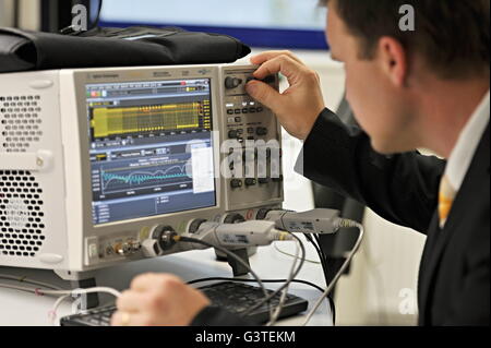 Die Westböhmische Universität (ZCU) in Pilsen, Tschechische Republik, die letzte der vier Zentren des regionalen Innovationszentrums für Elektrotechnik (Reis) ein neues, einzigartiges Forschungszentrum der Faculty of Electrical Engineering, am 15. Juni 2016 geöffnet. (Foto/Pavel Nemecek CTK) Stockfoto