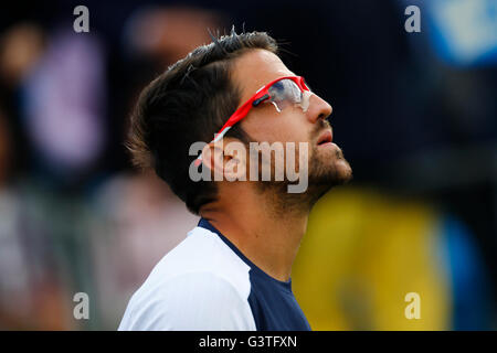 London, UK. 15. Juni 2016. Aegon Tennis Championships Königinnentag drei.  Janko Tipsarevic (SRB) in seinem 2. Vorrundenspiel gegen Marin Cilic (CRO). Bildnachweis: Action Plus Sport Bilder/Alamy Live News Stockfoto