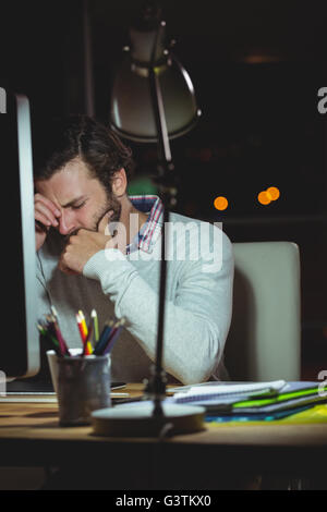 Ängstlich Geschäftsmann im Büro Stockfoto