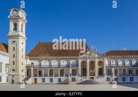 Haupteingang der Universität Coimbra, Portugal Stockfoto