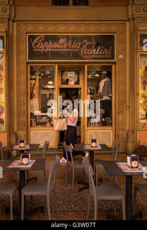 Cappelleria Tretini Retro-Vintage-Kleidung Shop auf der Via Indipendenza, Bologna, Italien Stockfoto