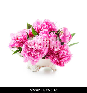 Pfingstrose Blumen. Romantische Bouquet von rosa Pfingstrosen im Retro-Vase isoliert auf weißem Hintergrund-Clipping-Pfad enthalten Stockfoto