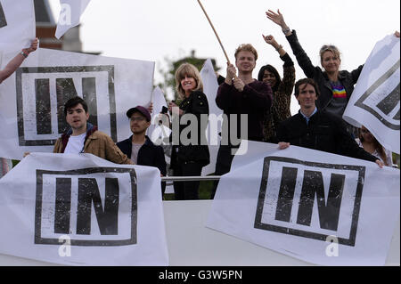 Rachel Johnson, Schwester von Boris Johnson an Bord eines Bootes, die Teilnahme an einem EU-Befürworter Zähler Demonstration, als eine Fischerei verlassen Pro-Austritt "Flottille" macht seinen Weg entlang der Themse in London. Stockfoto