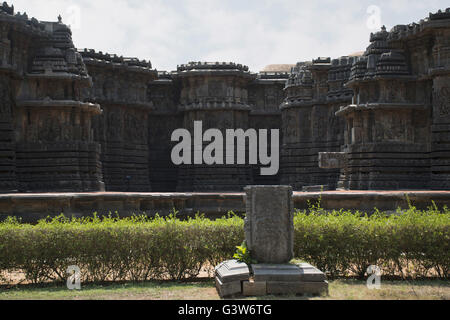 Hoysaleshwara Tempel Komplex, halebid, Karnataka, Indien. Blick von Westen. Stockfoto