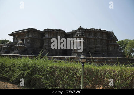 Hoysaleshwara Tempel Komplex, halebid, Karnataka, Indien. Blick von Nordwesten. Stockfoto