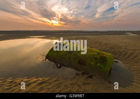 Der Kessel bei Sonnenuntergang auf Hayling Island Sandbar, Hampshire Stockfoto