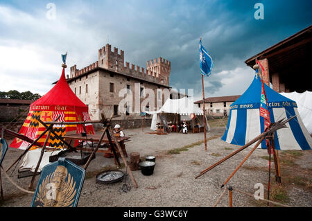 Italien, Lombardei, Cavernago, Malpaga Burg, verbunden mit der Geschichte der Kommandant Bartolomeo Colleoni, Historisches Reenactment Stockfoto