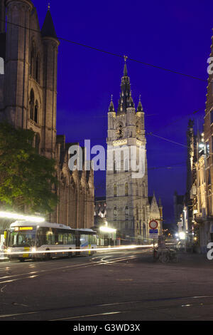 Gent, Glockenturm und Sint Niklaaskerk, spätabends, Belgien Stockfoto