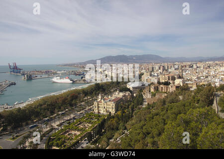 Malaga, Blick über die Stadt von Alcazaba. Andalusien, Spanien Stockfoto