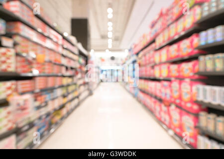 Unscharfe, Bokeh Hintergrundbild des modernen Supermarkt Stockfoto