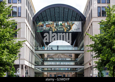 Einkaufszentrum Berlin, riesiges Einkaufszentrum mitten in Berlin, Deutschland, Stockfoto