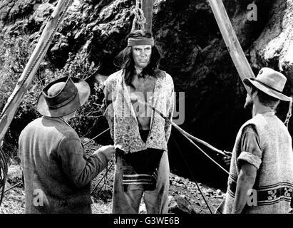 Apache-Gewehre, auch bekannt als: Aufstand in Arizona, USA 1964, Regie: William Witney, Monia: Michael Dante (Mitte) Stockfoto