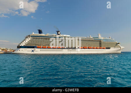 Malteser registrierte Celebrity Cruise Ship 'Reflexion' am Kai im Hafen von Bodrum, Türkei. Stockfoto