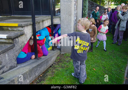 Bodies in Urban Spaces, Bangor, North Wales, Vereinigtes Königreich. Stockfoto